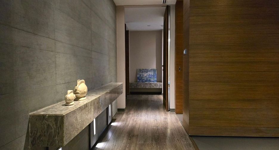 For rent 3 bedrooms condo in Khlong Toei, Bangkok