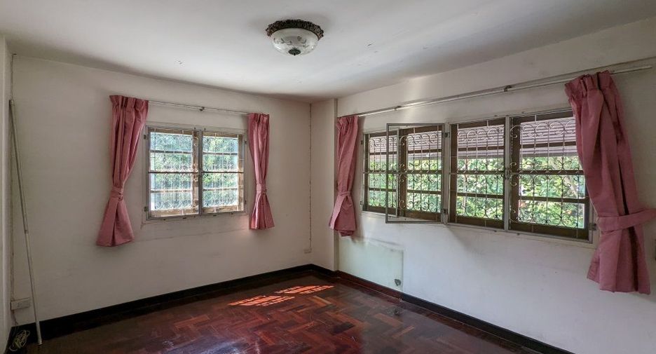 À vendre 4 chambres maison à Thawi Watthana, Bangkok