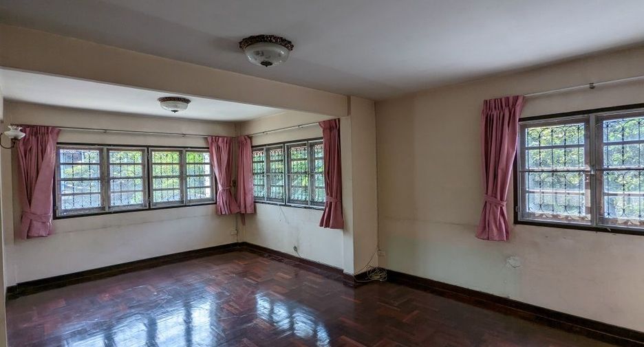 À vendre 4 chambres maison à Thawi Watthana, Bangkok