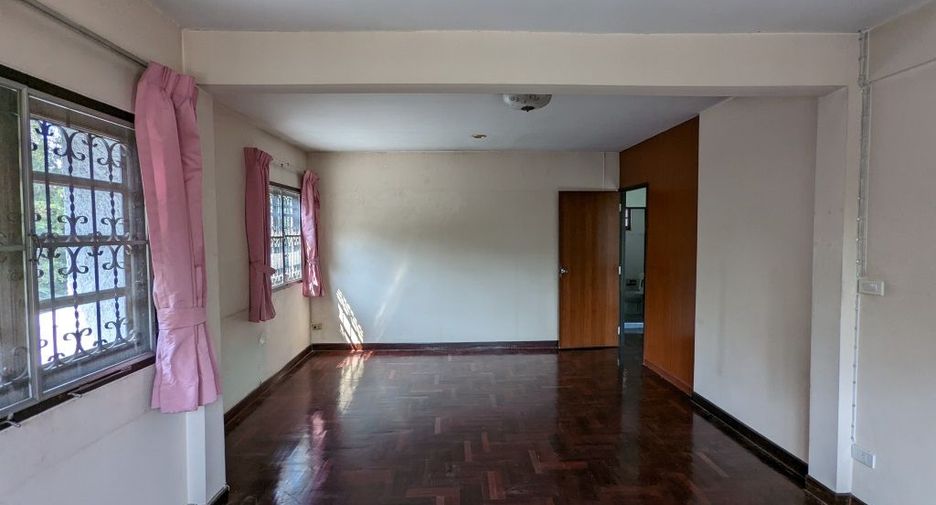 À vendre 4 chambres maison à Thawi Watthana, Bangkok