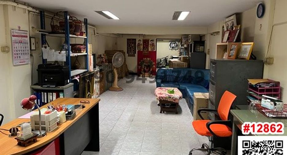 For sale 3 bedrooms retail Space in Mueang Samut Prakan, Samut Prakan