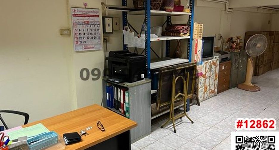 For sale 3 bedrooms retail Space in Mueang Samut Prakan, Samut Prakan