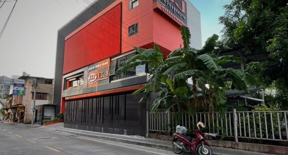 Apartment zur Miete und zum Kauf mit 16 Zimmer in Khlong Toei, Bangkok