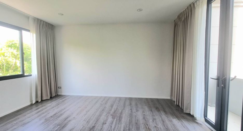 For rent 4 bedrooms townhouse in Prawet, Bangkok