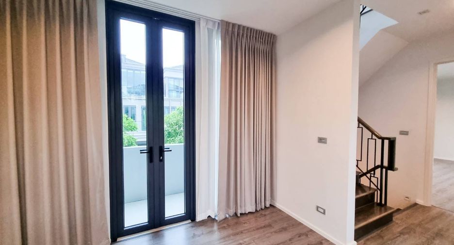 For rent 4 bedrooms townhouse in Prawet, Bangkok