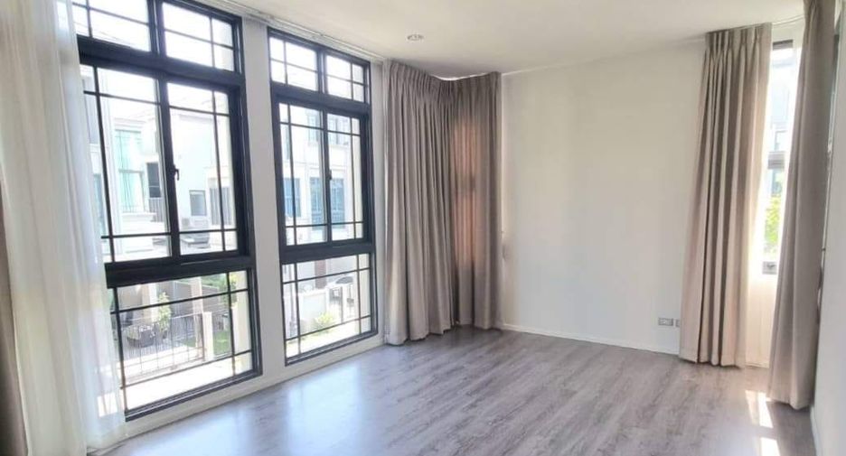 For rent 4 bedrooms townhouse in Prawet, Bangkok