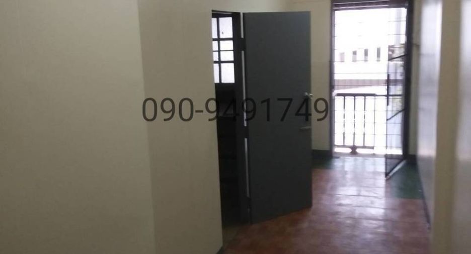 For rent 4 bedrooms retail Space in Phasi Charoen, Bangkok