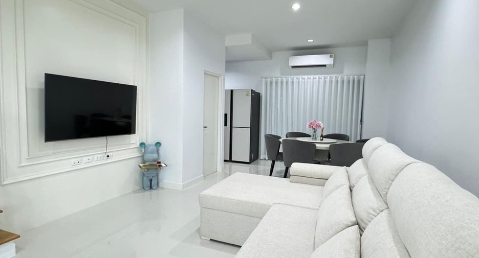 Casa adosada en alquiler de 3 habitaciones en Saphan Sung, Bangkok