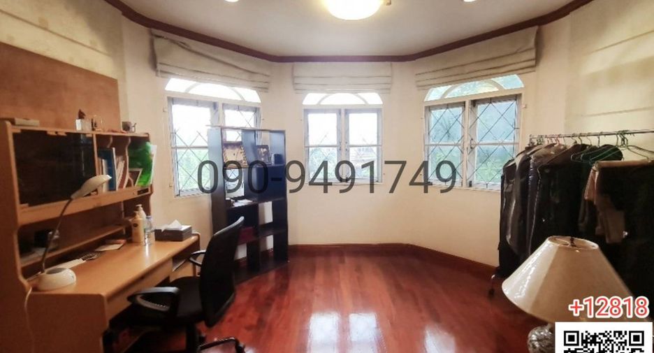 For rent 5 bedrooms house in Lat Phrao, Bangkok