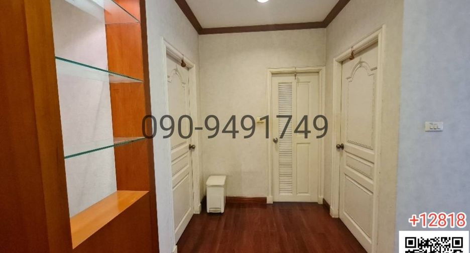 For rent 5 bedrooms house in Lat Phrao, Bangkok