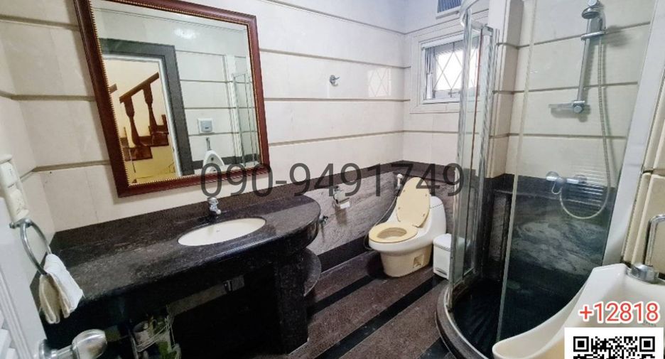 For rent 5 bedrooms house in Lat Phrao, Bangkok