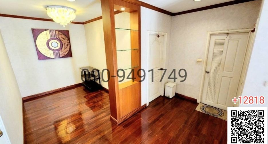 For rent 5 bedrooms house in Lat Phrao, Bangkok