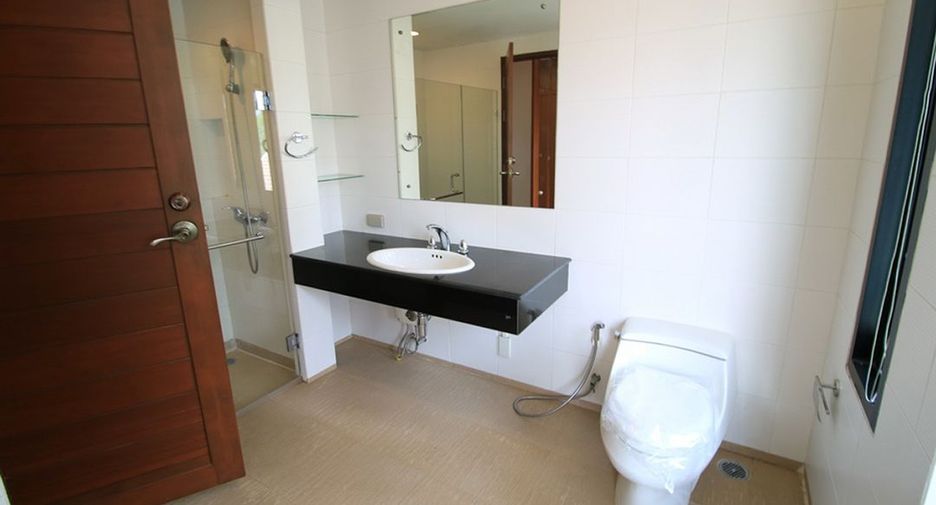 For rent 3 bed serviced apartment in Khlong Toei, Bangkok