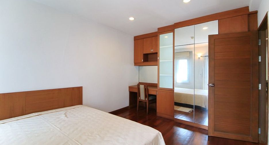 For rent 3 bed serviced apartment in Khlong Toei, Bangkok