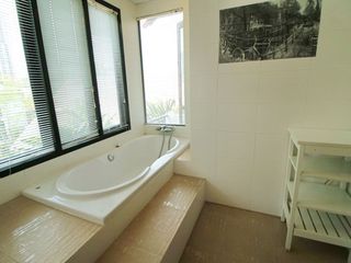 For rent 3 bed serviced apartment in Khlong Toei, Bangkok