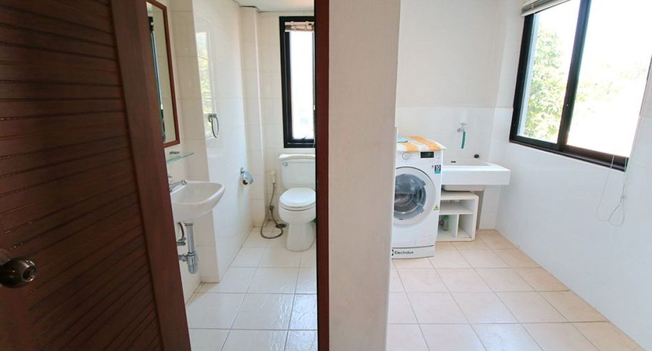 For rent 3 bed serviced apartment in Khlong Toei, Bangkok