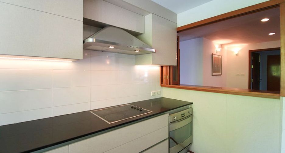 For rent 3 bed serviced apartment in Khlong Toei, Bangkok