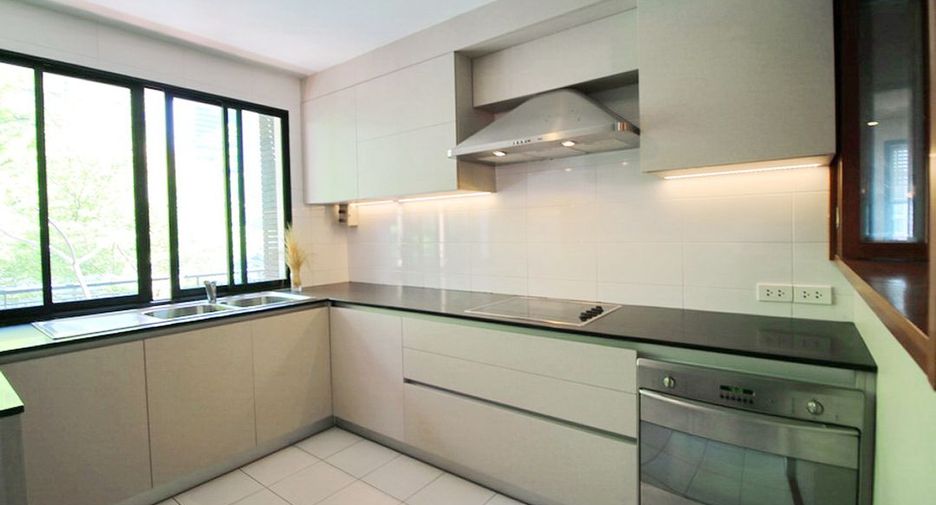 For rent 3 bed serviced apartment in Khlong Toei, Bangkok