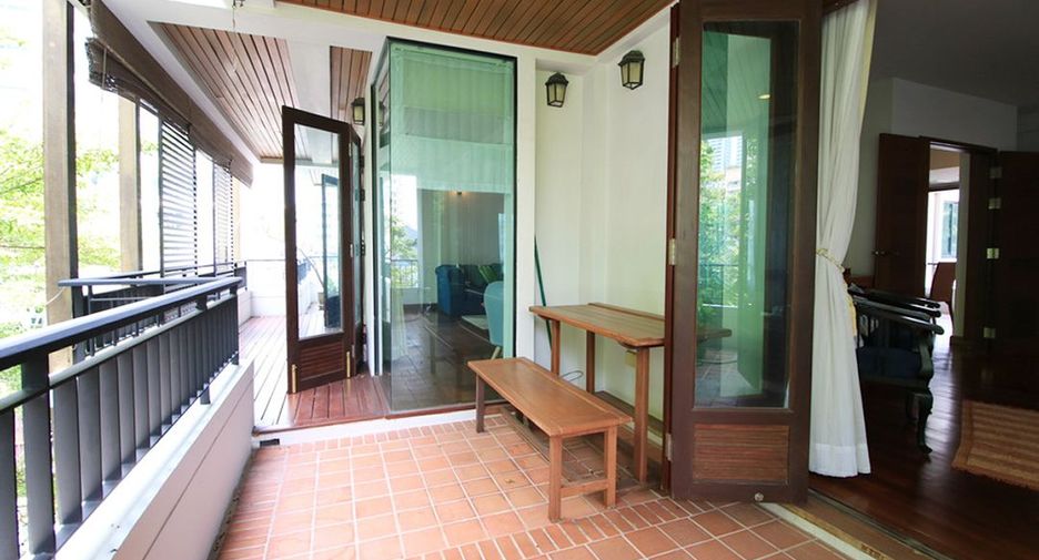 For rent 3 bed serviced apartment in Khlong Toei, Bangkok