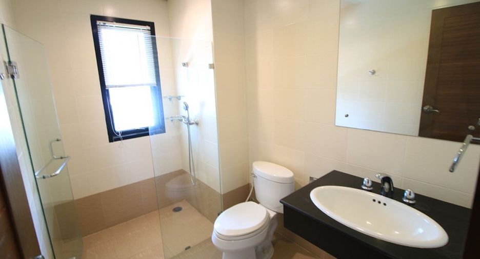 For rent 3 bed serviced apartment in Khlong Toei, Bangkok