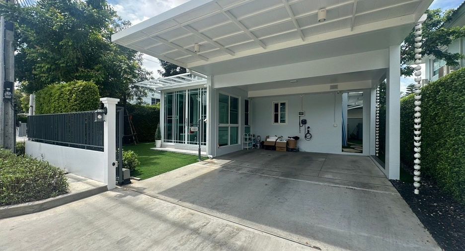 For rent 4 bedrooms townhouse in Bang Phli, Samut Prakan