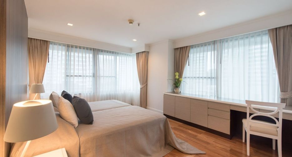 For rent 4 bedrooms apartment in Watthana, Bangkok