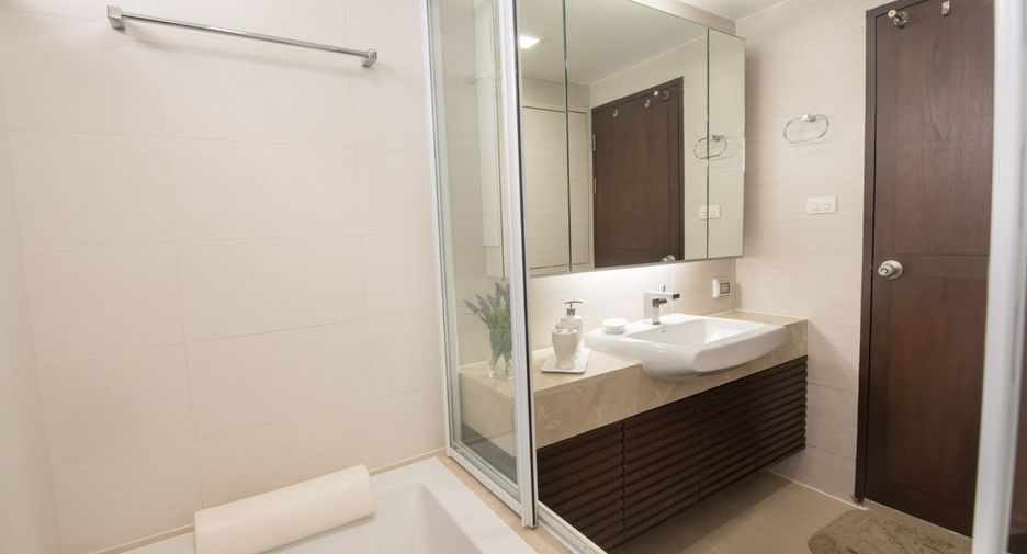 For rent 4 bedrooms apartment in Watthana, Bangkok