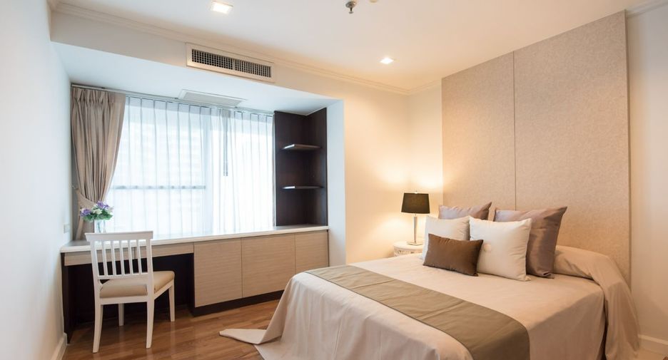 For rent 4 bedrooms apartment in Watthana, Bangkok