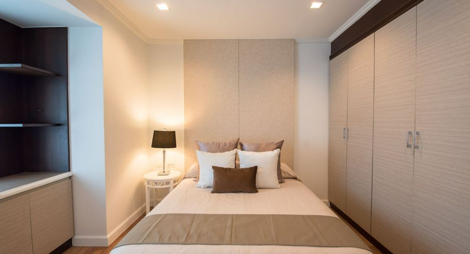 For rent 4 bedrooms apartment in Watthana, Bangkok