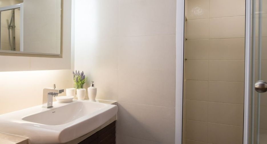 For rent 4 bedrooms apartment in Watthana, Bangkok