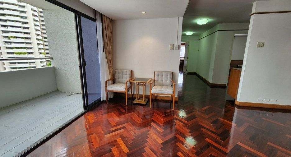 For rent 3 bedrooms apartment in Khlong Toei, Bangkok