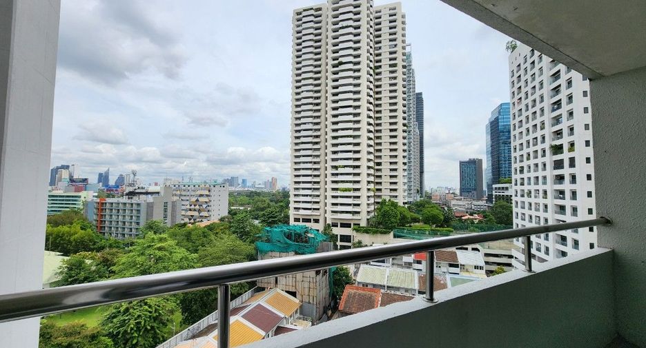 For rent 3 bedrooms apartment in Khlong Toei, Bangkok