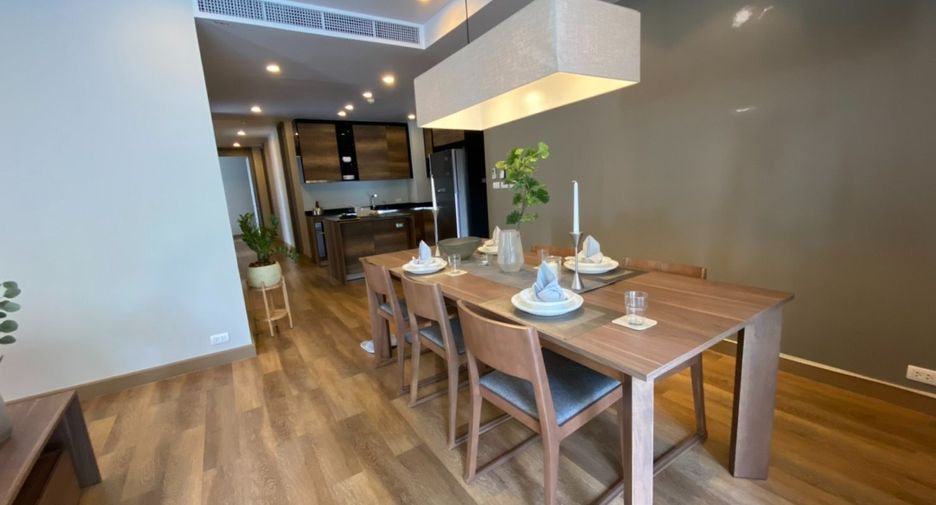 For rent 3 bedrooms apartment in Khlong Toei, Bangkok