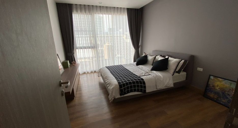 For rent 3 bedrooms apartment in Khlong Toei, Bangkok
