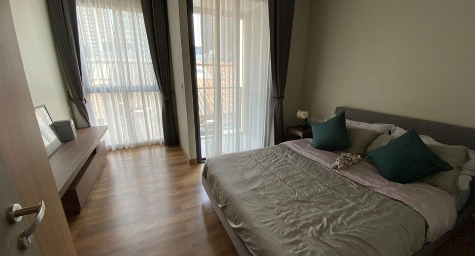 For rent 3 bedrooms apartment in Khlong Toei, Bangkok