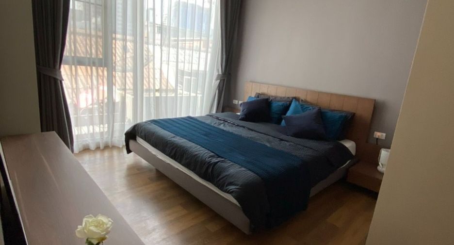 For rent 3 bedrooms apartment in Khlong Toei, Bangkok