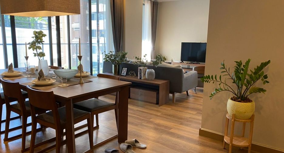 For rent 3 bedrooms apartment in Khlong Toei, Bangkok