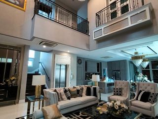 For sale 5 Beds house in Bang Khun Thian, Bangkok