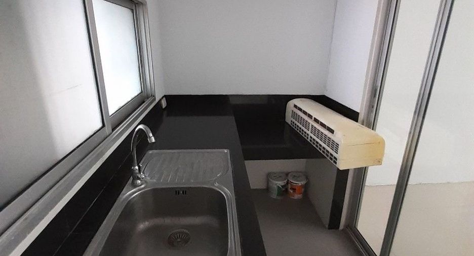 Casa adosada en alquiler y en venta de 3 habitaciones en Khan Na Yao, Bangkok