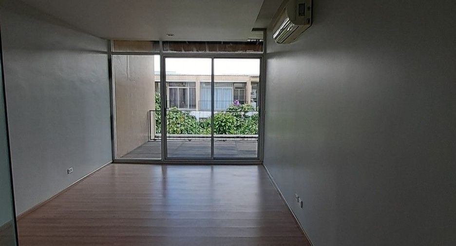 Casa adosada en alquiler y en venta de 3 habitaciones en Khan Na Yao, Bangkok