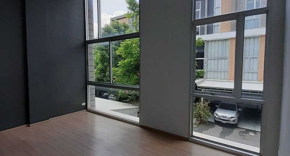 Casa adosada en alquiler y en venta de 3 habitaciones en Khan Na Yao, Bangkok