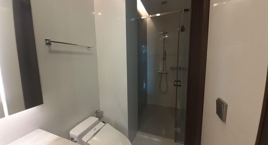 À louer et à vendre 3 chambres condo à Khlong Toei, Bangkok