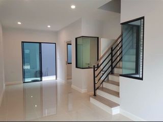 For sale 3 bed townhouse in Mueang Pathum Thani, Pathum Thani