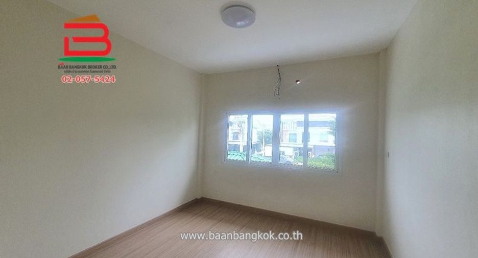 For sale 3 bedrooms townhouse in Khlong Luang, Pathum Thani