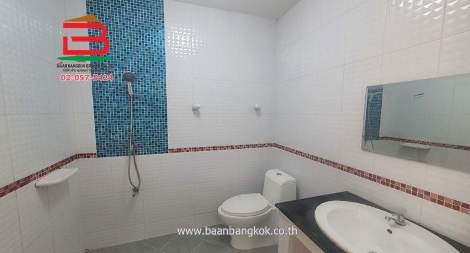 For sale 3 bedrooms townhouse in Khlong Luang, Pathum Thani