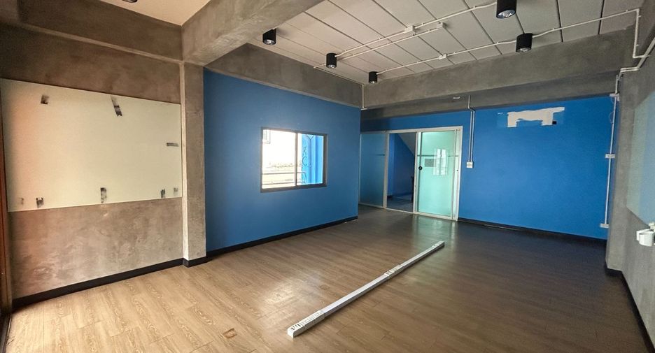 Oficina en venta en Bueng Kum, Bangkok