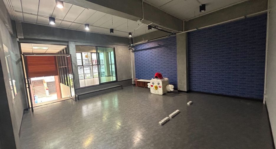 Oficina en venta en Bueng Kum, Bangkok