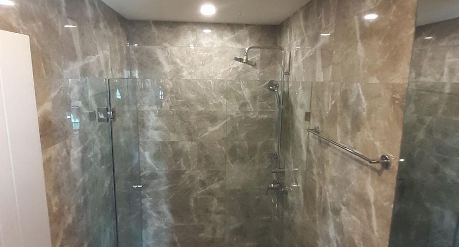 For rent そして for sale 2 ベッドルーム condo in Pathum Wan, Bangkok