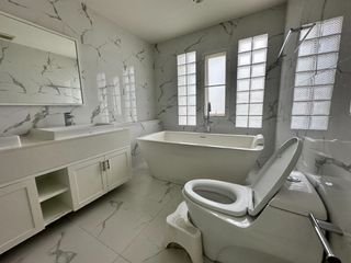 Аренда 4 спальни таунхаус в Ян Наща, Бангкок