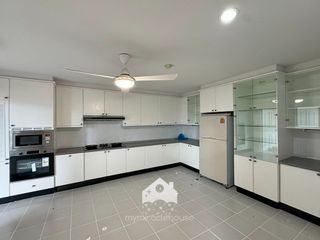 For rent 4 bed apartment in Watthana, Bangkok